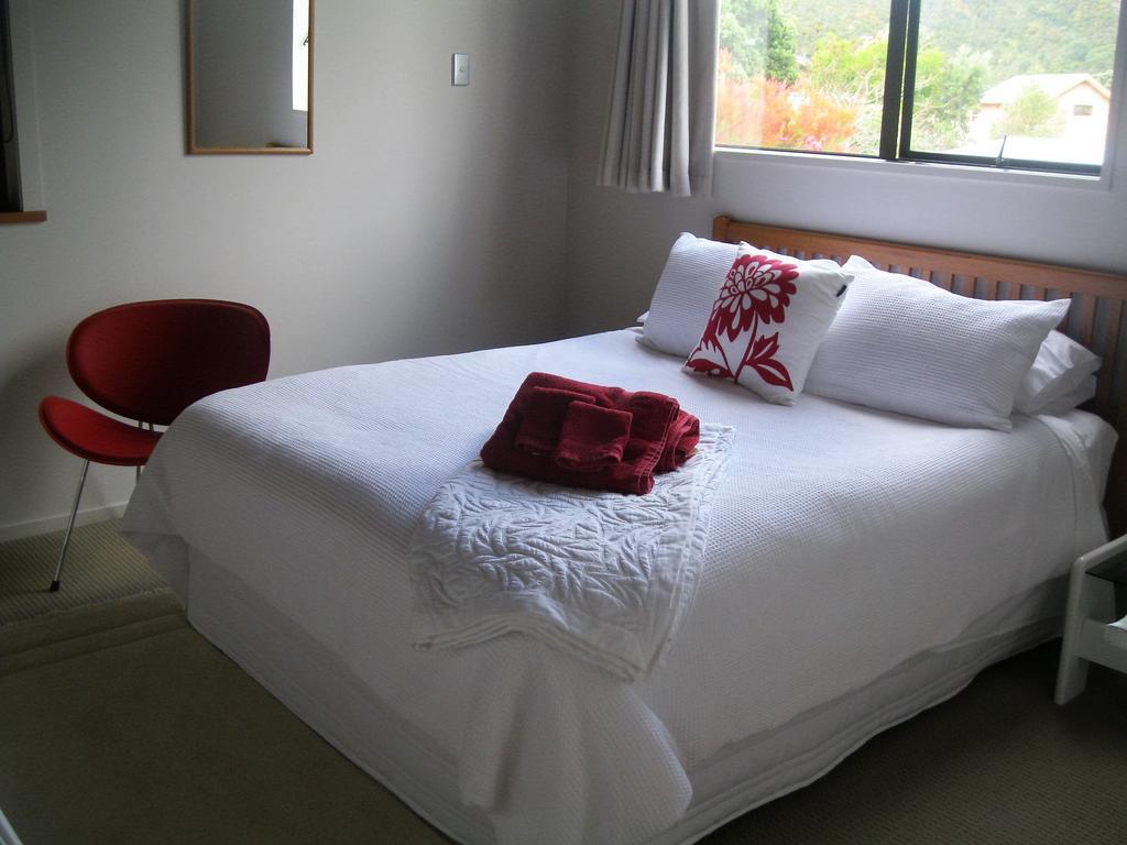 104 On Moore Bed & Breakfast Whangamata Exteriör bild