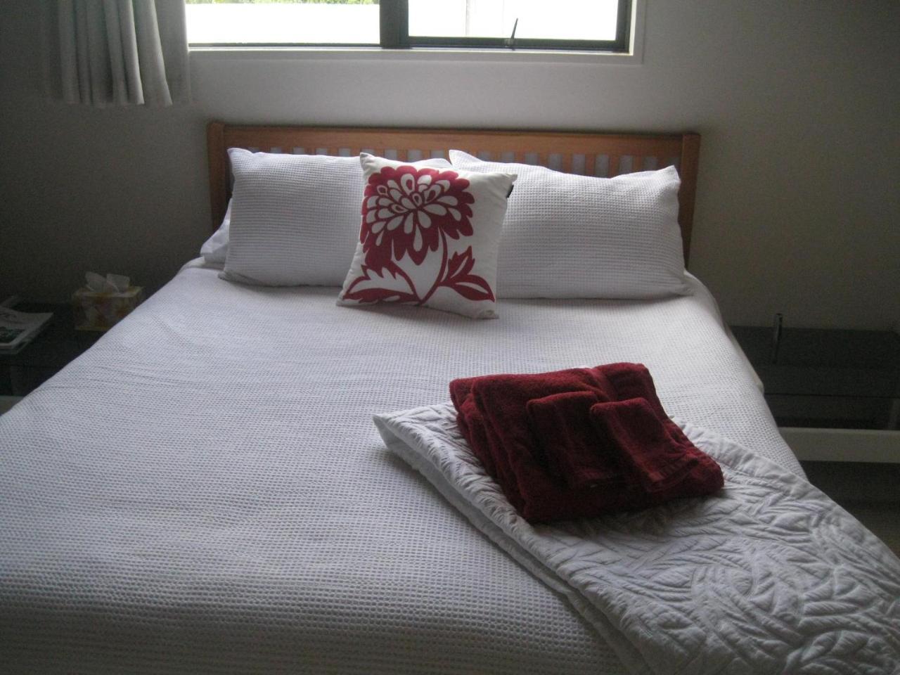 104 On Moore Bed & Breakfast Whangamata Exteriör bild